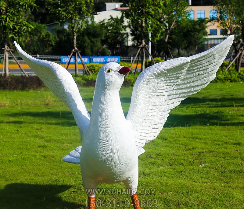 公園草坪創意玻璃鋼鴿子雕塑