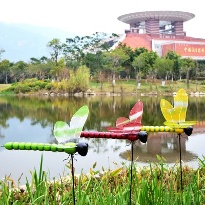 大學校園湖邊彩色玻璃鋼蜻蜓雕塑