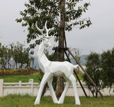 公園景區大型動物景觀回頭望的梅花鹿雕塑