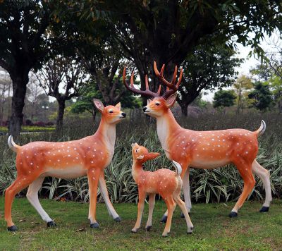 公園景區玻璃鋼彩繪三只梅花鹿雕塑