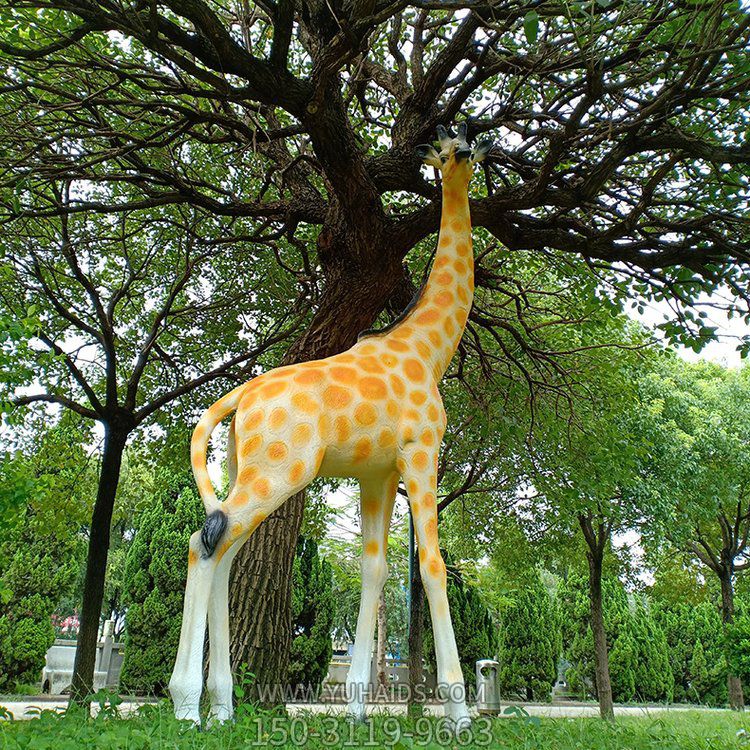 玻璃鋼仿真長頸鹿，公園園林草坪動物景觀雕塑