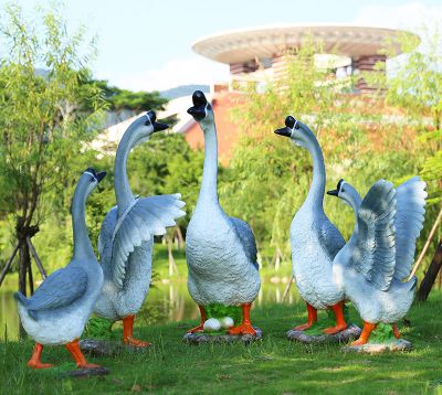 養殖場玻璃鋼仿真，彩繪天鵝雕塑