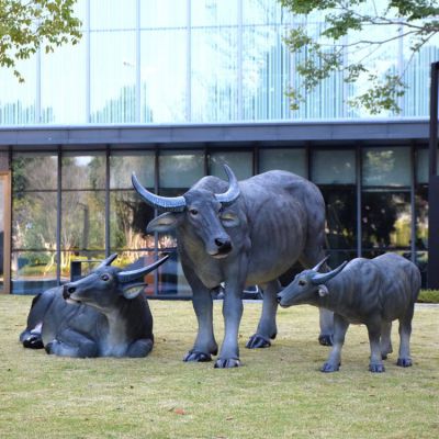 戶外公園草坪玻璃鋼仿真動物牛雕塑