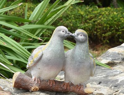 公園花園廣場玻璃鋼創意親親鴿子雕塑